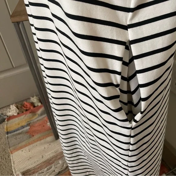 Midi Length Black and White Striped Tunic with pockets - Picture 7 of 10